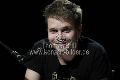 Deutsche Schauspieler Jonas Baeck stellt in Begleitung seines Vaters Rolf Ketan Tepel seinen autobiographischen Reiseroman 