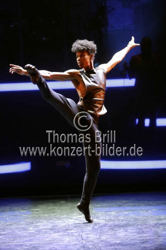 Cubanische Tanz- und Musikshow Ballet Revolución gastiert im Rahmen des 29. Kölner Sommerfestivals vom vom 12. bis 24. Juli sowie vom 02. bis 07. August 2016 in der Philharmonie Köln (© Thomas Brill)