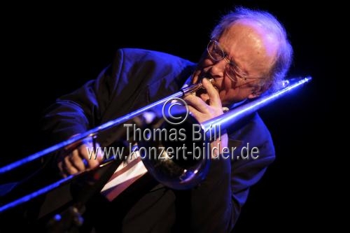 Britischer Posaunist Chris Barber gastiert mit der Big Jazz and Blues Band in der Philharmonie Köln (&copy; Thomas Brill)