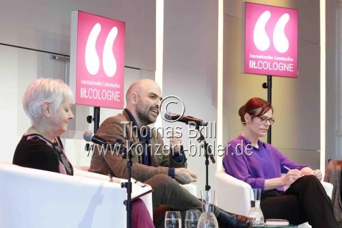 Italienischer Schriftsteller Roberto Saviano und die Journalistin Karen Krüger diskutieren über 