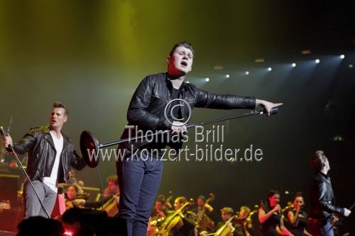 Deutsche Rock ’n’ Roll-Band The Baseballs gastierten bei der Night of the Proms 2013 in der Lanxess-Arena Köln (&copy; Thomas Brill)