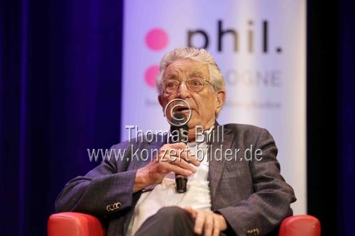 Deutsche Politiker Gerhart Baum und die deutsche Philosophin Elif Özmen diskutieren über Özmens grundlegendes Werk 