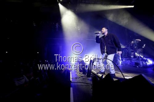 Deutscher Rapper und Sänger Julian Otto alias Bausa gastiert auf seiner 