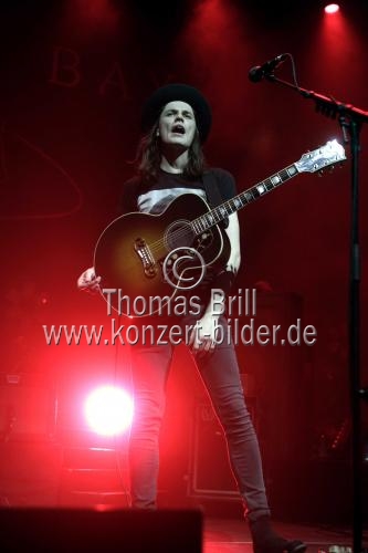 Englischer Singer-Songwriter James Bay gastiert auf seiner 