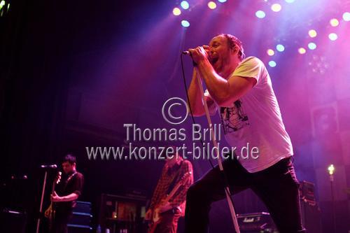 Deutsche Punk-/Rock-Band Beatsteaks gastiert mit ihrem Sänger Arnim Teutoburg-Weiß auf ihrer 