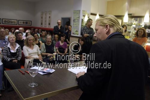 Deutsche Schauspieler Ben Becker liest aus seinem Programm Die Bibel  Eine gesprochene Symphonie in der Thalia-Buchhandlung am Neumarkt, Köln (&copy; Thomas Brill)