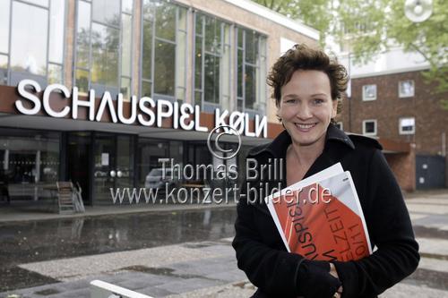 Intendantin Karin Beier und Rita Thiele stellen das Programm 2010/2011 für des Schauspiel Köln im Schauspielhaus Köln vor (© Thomas Brill)