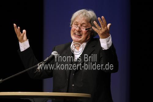 Rheinischer Kabarettist, Musiker und Autor Konrad Beikircher gastiert auf seiner 