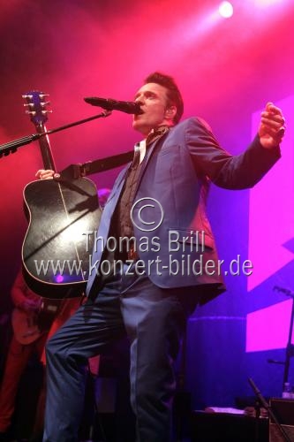 Deutscher Rock-Musiker und Ärzte-Sänger Bela B. gastiert mit Peta Devlin und Smokestack Lightnin’ auf seiner 
