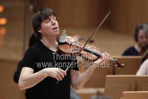 Amerikanischer Violinist Joshua Bell leitet das Orchester der Academy of St Martin in the Fields in der Philharmonie Köln (© Thomas Brill)