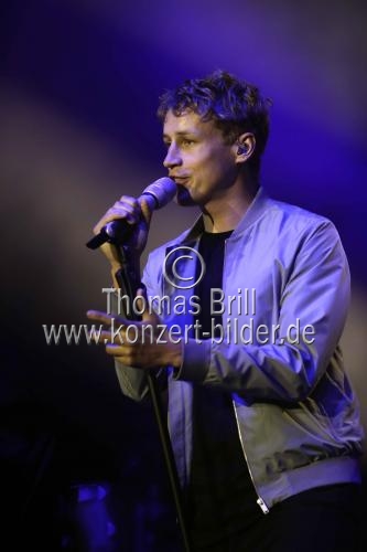 Deutsche Singer-Songwriter Tim Bendzko gastiert auf seiner 