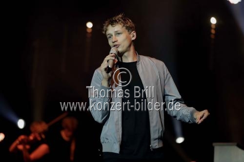Deutsche Singer-Songwriter Tim Bendzko gastiert auf seiner 
