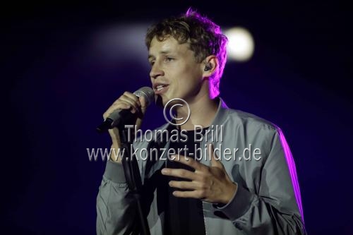 Deutsche Singer-Songwriter Tim Bendzko gastiert auf seiner 