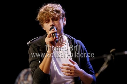 Deutsche Singer-Songwriter Tim Bendzko gastiert auf seiner 