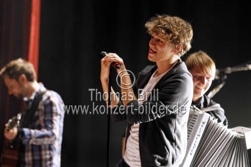 Deutsche Singer-Songwriter Tim Bendzko gastiert auf seiner 