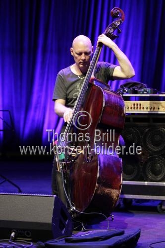 Die Jazzmusiker Bugge Wesseltoft, Dan Berglund und Henrik Schwarz gastieren in der Philharmonie Köln (&copy; Thomas Brill)