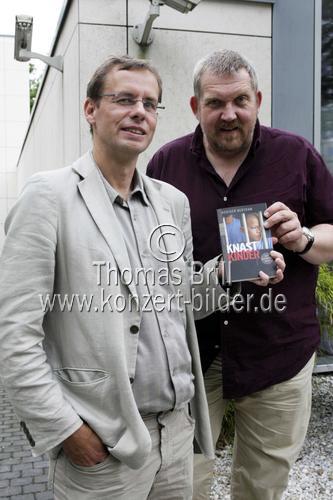 Deutscher Autor Rüdiger Bertram und der deutsche Schauspieler Dietmar Bär vor der Lesung von 