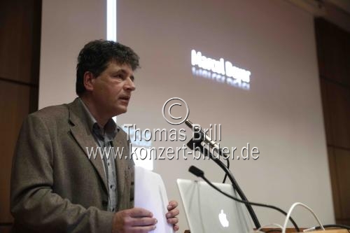 Deutsche Schriftsteller Marcel Beyer gastiert mit einem Poetik-Vortrag über „Die Sprache, die Fremde“ im Senatssaal der Universität zu Köln (© Thomas Brill)