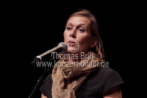 Deutsche Liedermacher Wolf Biermann und der chinesische Schriftsteller Liao Yiwu singen und lesen aus Liao Yiwus neuem Buch “Die Kugel und das Opium” im Rahmen der zweiten lit.COLOGNE SPEZIAL in der Philharmonie Köln (&copy; Thomas Brill)