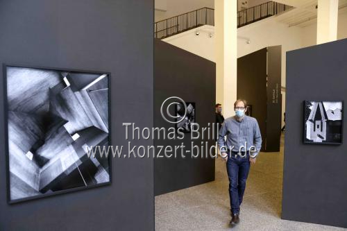 Schweizer Fotokünstlerin Hélène Binet gastiert mit ihrer Ausstellung „Das Echo von Träumen“ vom 23. Oktober bis 20. Dezember 2020 im Museum für Angewante Kunst in  (&copy; Thomas Brill)