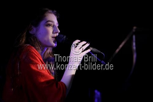 Englische Popsängerin Jasmine van den Bogaerde alias Birdy gastiert auf ihrer 