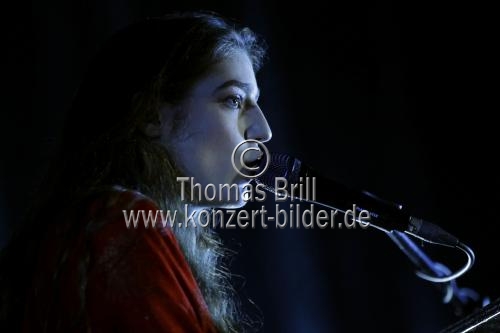 Englische Popsängerin Jasmine van den Bogaerde alias Birdy gastiert auf ihrer 