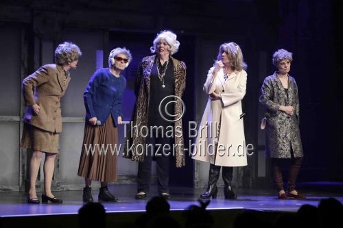 Anne Rixmann, Doris Dietzold, Doro Egelhaaf Imke Schreiber und Martina Klinke spielen das Stück 