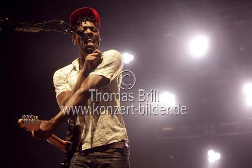 Englische Rockband Bloc Party gastierte mit ihrem Sänger Kele Okereke auf ihrer 