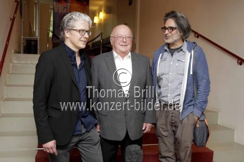 Deutsche Politiker Norbert Blüm und der deutsche Filmemacher Ravi Karmalker präsentieren des Film „Im Auftrag meiner Enkel – Norbert Blüm erkundet die Zukunft“ im Odeon Theater, Köln (© Thomas Brill)