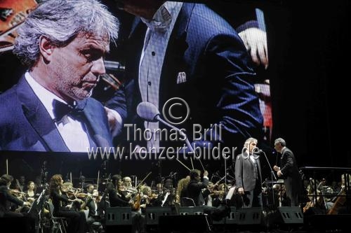 Italienische Tenor Andrea Bocelli gastiert auf seiner 