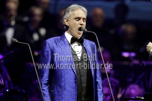Italienische Tenor Andrea Bocelli gastiert auf seiner 