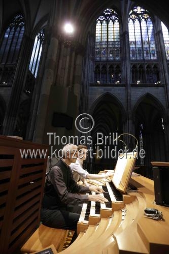 Deutsche Organist Winfried Bönig und Sängerin Elvira Bill gastieren in Begleitung des Vokalensemble Kölner Dom unter der Leitung von Eberhard Metternich anlässlich des 100. Todestag vom Max Reger im Dom zu Köln (© Thomas Brill)