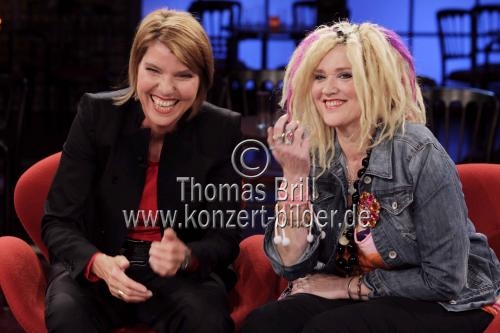 Deutsche Kabarettistin und Schauspielerin Gaby Köster ist zu Gast bei Moderatorin Bettina Böttinger im 