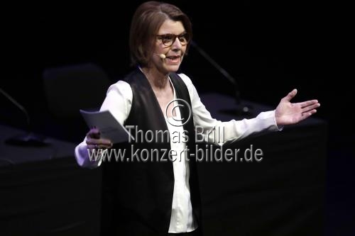 Bettina Böttinger, Johanna Gastdorf, Nina Kunzendorf, Matthias Brandt und Jens Thomas begeben sich auf eine Reise durch Zeiten und Welten bei der grosse lit.COLOGNE Gala in der Philharmonie Köln (© Thomas Brill)