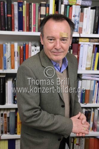 Deutsche Schriftsteller Julia Trompeter und Mirko Bonné sprechen über Trompeters neuem Lyrikband 
