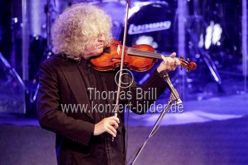 Italienische Musiker Angelo Branduardi gastiert mit seiner Band auf seiner 