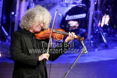 Italienische Musiker Angelo Branduardi gastiert mit seiner Band auf seiner 