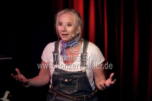 Deutsche Kabarettistin Sylvia Brécko gastiert mit ihrem Programm 