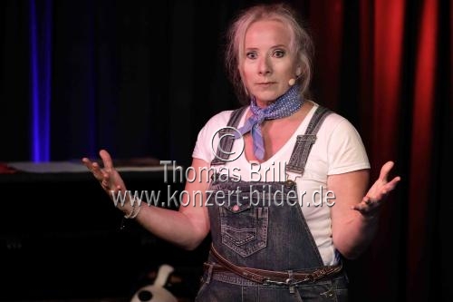 Deutsche Kabarettistin Sylvia Brécko gastiert mit ihrem Programm 