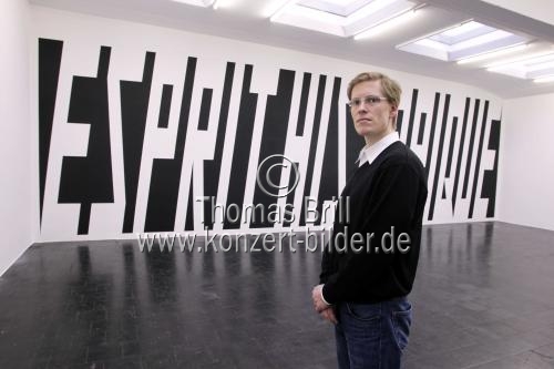 Deutsche Maler Lars Breuer gastiert mit seiner Ausstellung Reich der Flora vom 17. Februar bis 03. März 2011 in der Temporary Gallery Cologne Köln (&copy; Thomas Brill)