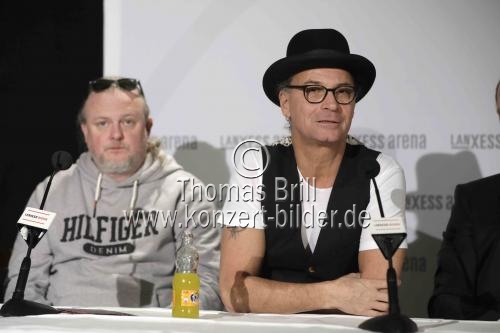 Kölsch Rock-Band Brings gastieren mit dem deutschen Comedian Markus Krebs bei ihrer „MaiPolkaParty“ am 30. April 2018 in der Lanxess-Arena Köln (&copy; Thomas Brill)