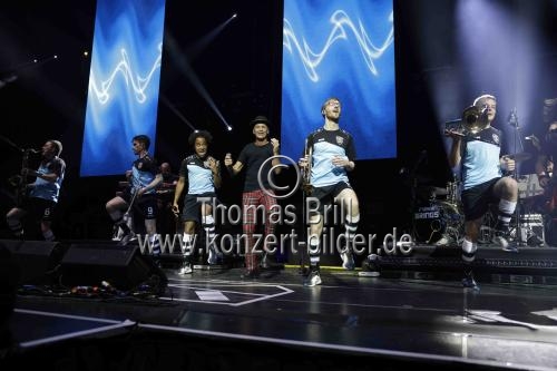 Kölsch Rock-Band Brings gastieren mit ihrer „MaiPolkaParty“ zum Tanz in den Mai in der Kölner Lanxess-Arena (&copy; Thomas Brill)