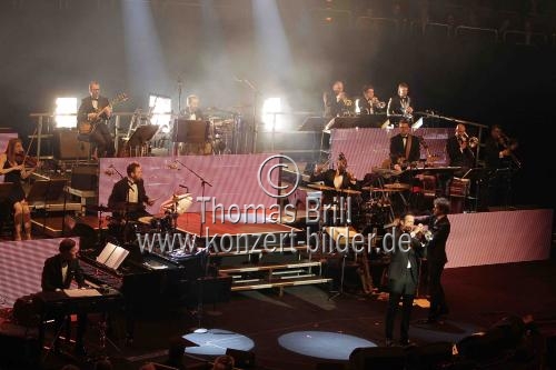 Deutscher Trompeter Till Brönner gastiert mit seinem Till Brönner Orchestra auf seiner 