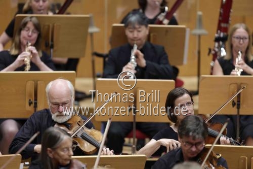 Französische Dirigent François-Xavier Roth leitet das von ihm gegründete 