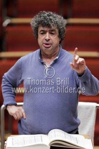 Russische Dirigent Semyon Bychkov leitet die Wiener Philharmoniker in der Philharmonie Köln (&copy; Thomas Brill)