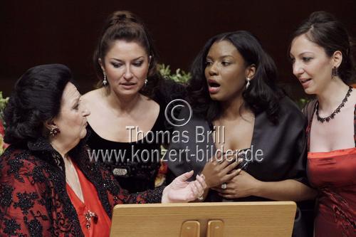 Spanische Sopranistin Montserrat Caballé gastierte mit ihrer Tochter Montserrat Marti in der Kölner Philharmonie (© Thomas Brill)