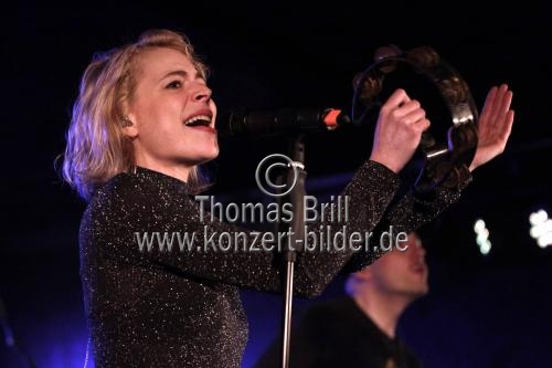 Deutsche Songschreiberin und Sängerin Cäthe gastiert auf ihrer 
