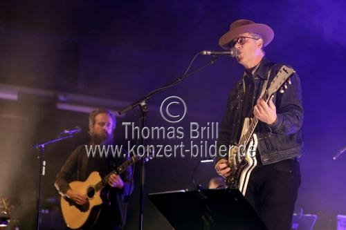 Tucson-Desert-Rock-Band Calexico und der amerikanischer Singer-Songwriter Sam Beam alias 