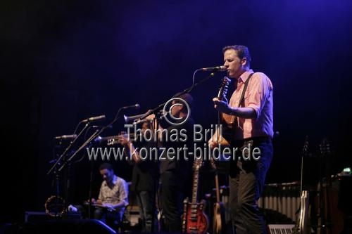 Tucson-Desert-Rock-Band Calexico gastierte mit ihrem Sänger Joey Burns auf ihrer 