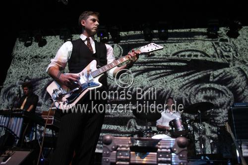 Tucson-Desert-Rock-Band Calexico gastierte mit ihrem Sänger Joey Burns auf ihrer 